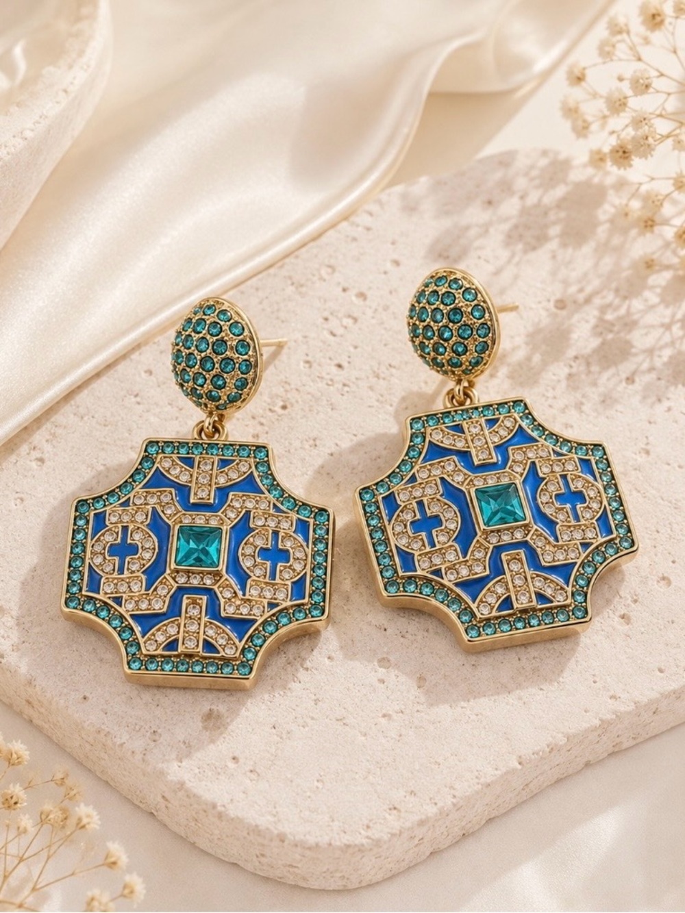 New! Vintage Style Gold-Tone Blue & Teal Crystal Drop Earrings. 🦋 A2-73